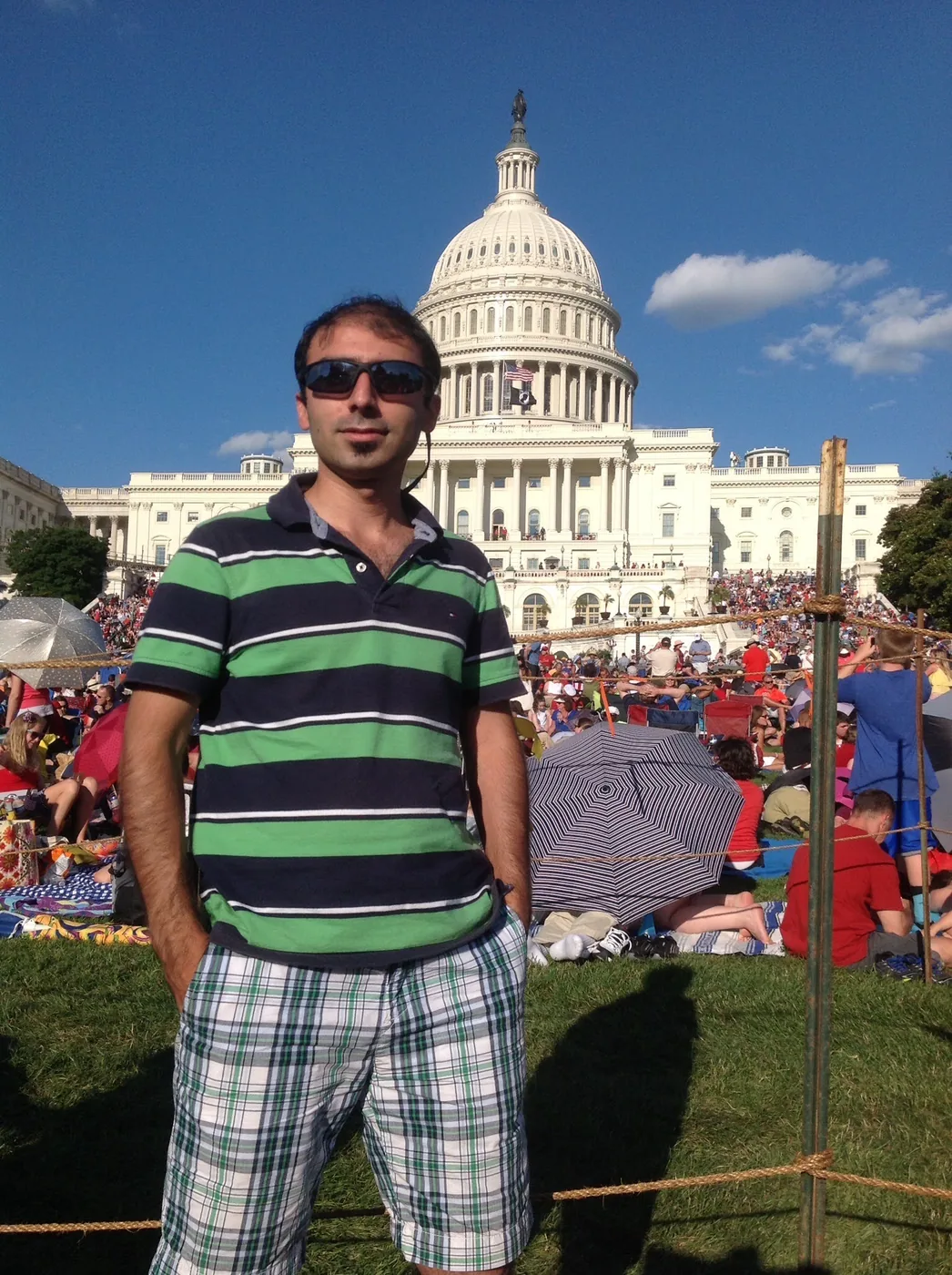 Mehmet Akif Kuşaslan, Washington'da ABD Kongre Binası önünde (2014)